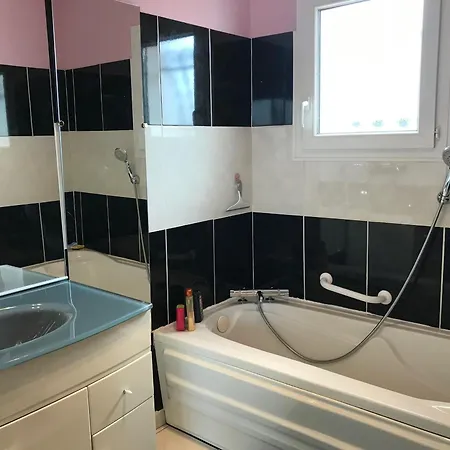 Climatisee Avec Piscine Privee, 3 Ch, Jardin, Parking Et Wifi A - Fr-1-776-113