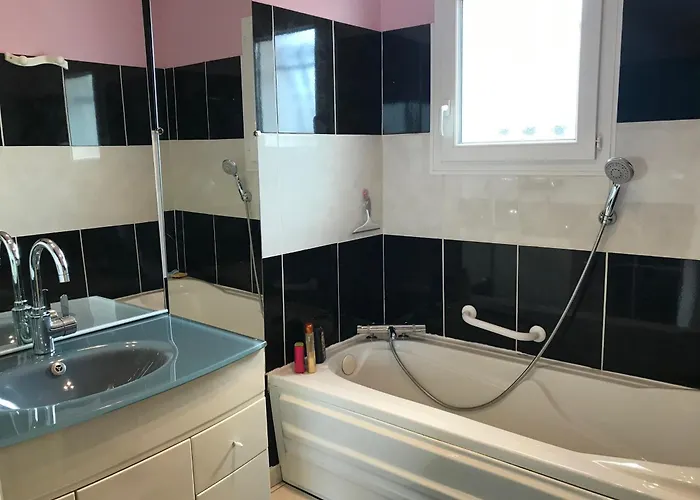 Climatisee Avec Piscine Privee, 3 Ch, Jardin, Parking Et Wifi A - Fr-1-776-113